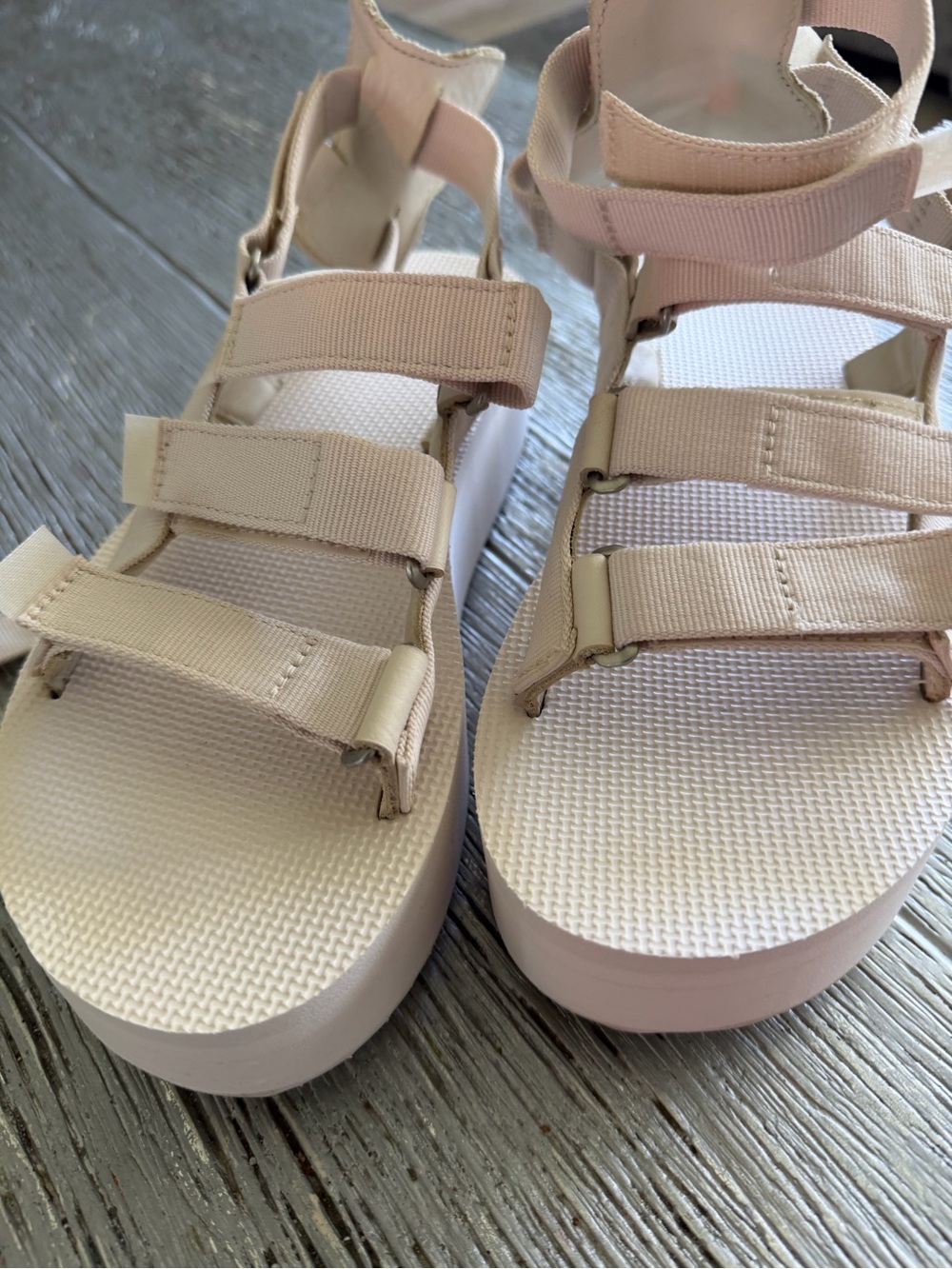 Teva Womens Strappy Platform Sport Sandals - Cream
